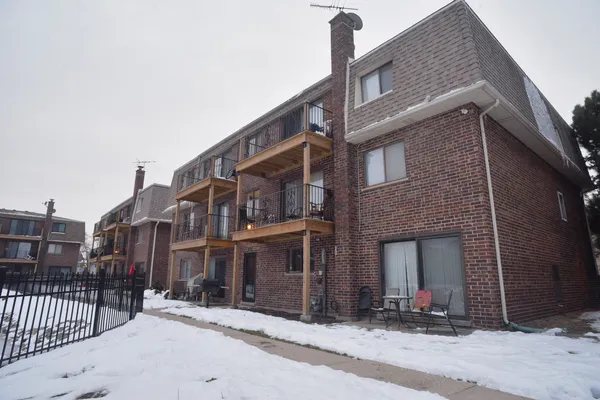 $160,000 | 1434 Carol Court, Unit 1B, Palatine, IL 60074