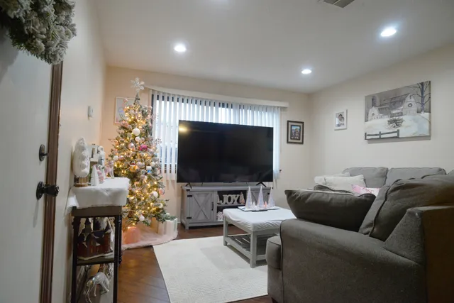 $165,000 | 1434 Carol Court, Unit 1B, Palatine, IL 60074