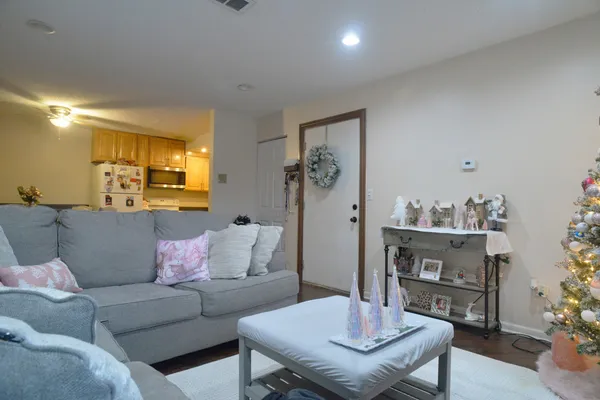 $160,000 | 1434 Carol Court, Unit 1B, Palatine, IL 60074