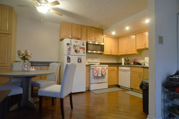 $160,000 | 1434 Carol Court, Unit 1B, Palatine, IL 60074