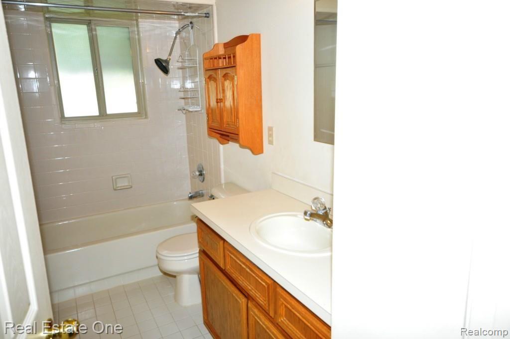 18751 Common Road Roseville, MI 48066 - Photo 18 of 28 Common%20Rd%20Cond00124.jpg