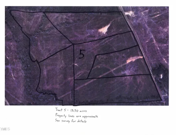 a black and white photo of a building