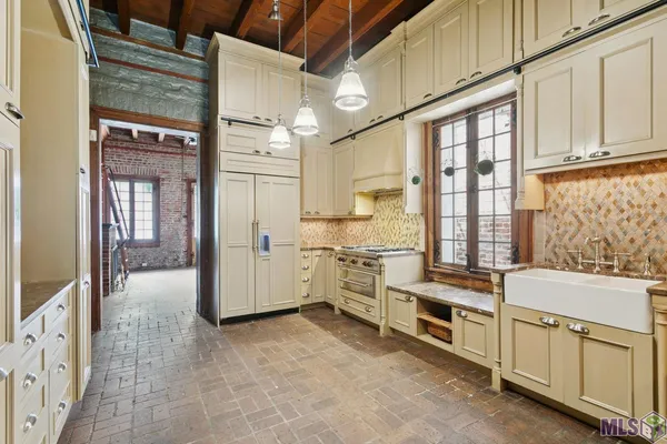 $1,300,000 | 1031 Chartres Street, New Orleans, LA 70116
