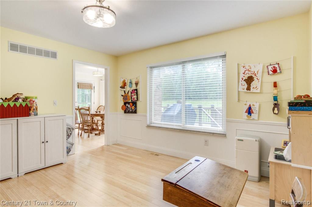 548 Ten Point Drive Rochester Hills, MI 48309 - Photo 8 of 46