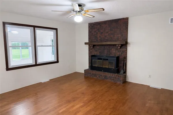 $329,000 | 170 Northeast 1011 Road, Knob Noster, MO 65336