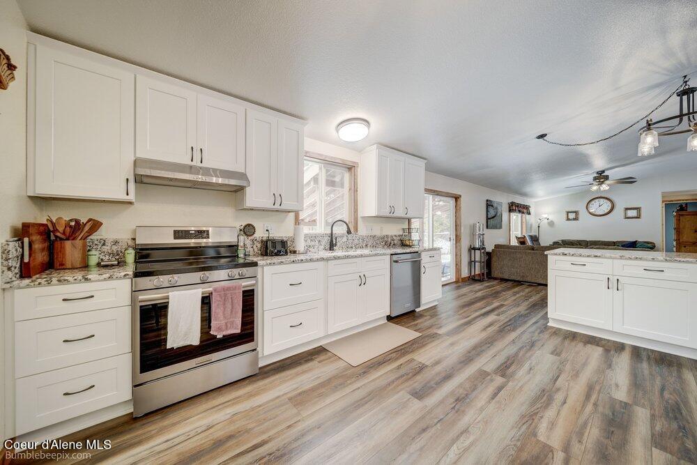 19712 Pine Cone Road Hayden, ID 83835 - Photo 11 of 38 Kitchen