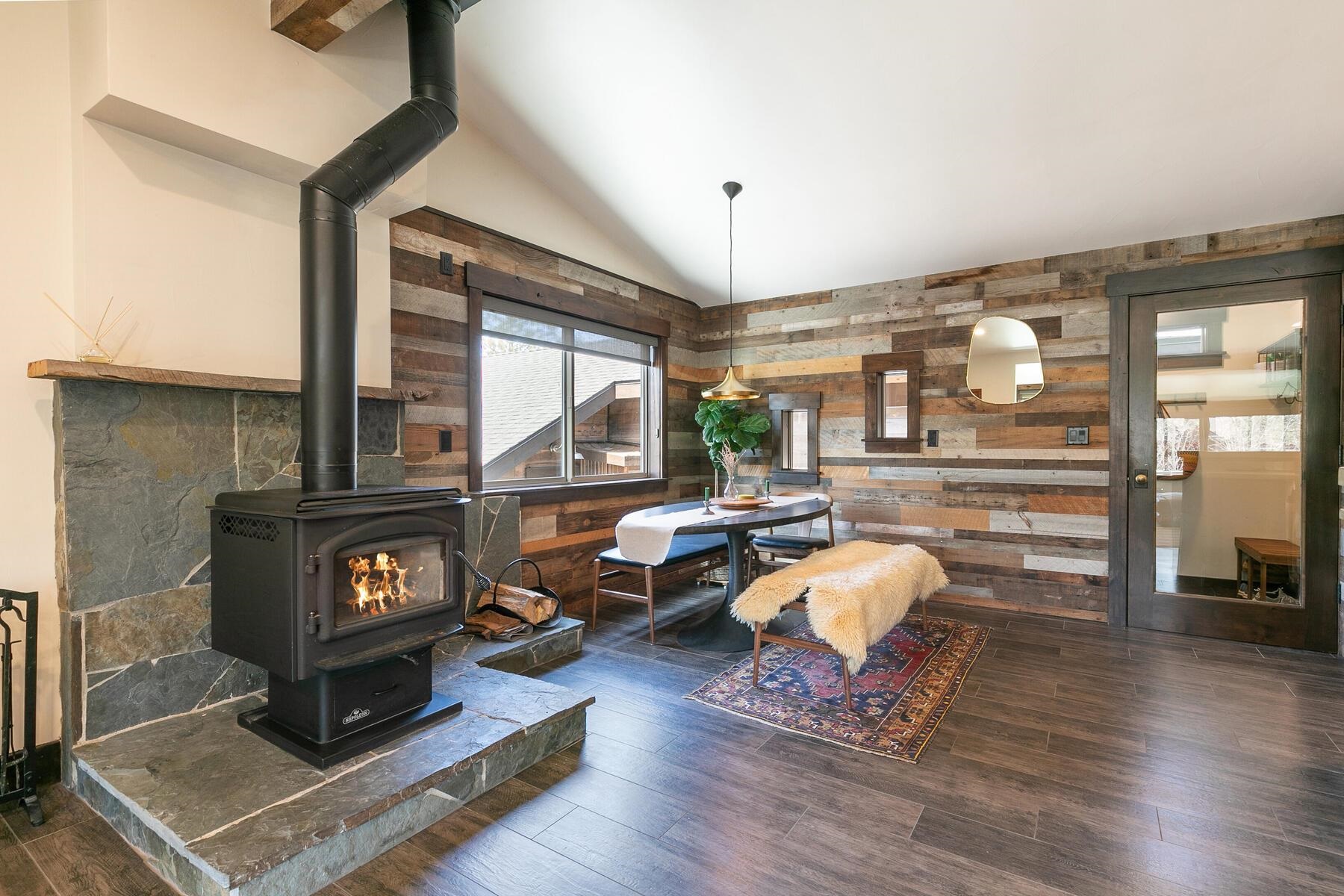 11811 Old Mill Road Truckee, CA 96161 - Photo 2 of 21 Gallery Image 2