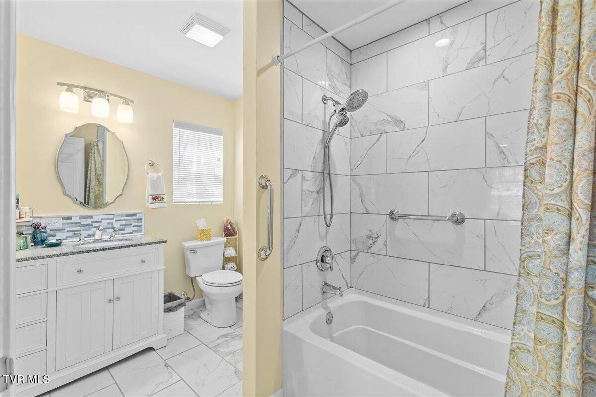 194 East Ridges Drive Chuckey, TN 37641 - Photo 19 of 42 Primary Suite