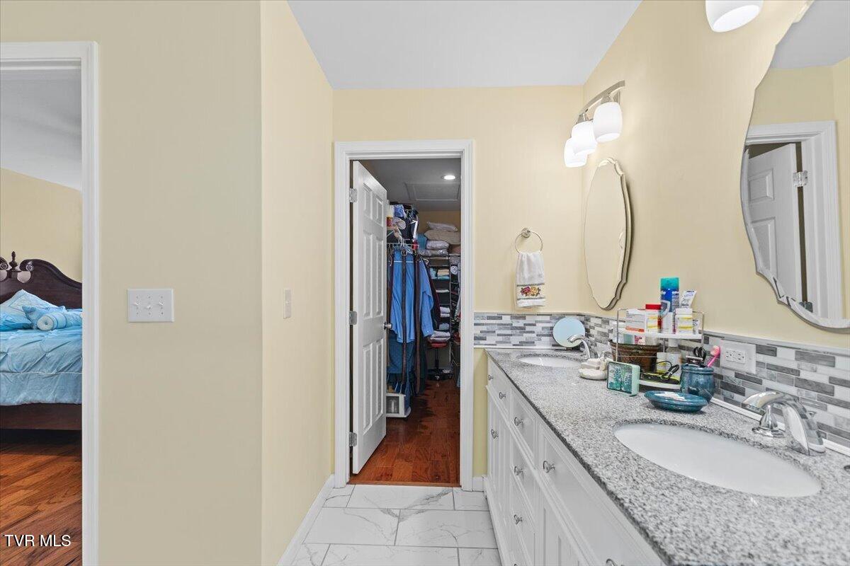 194 East Ridges Drive Chuckey, TN 37641 - Photo 20 of 42 Primary Suite