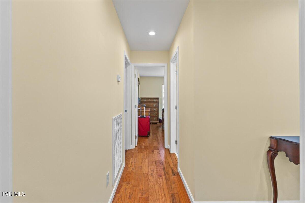 194 East Ridges Drive Chuckey, TN 37641 - Photo 22 of 42 Hallway