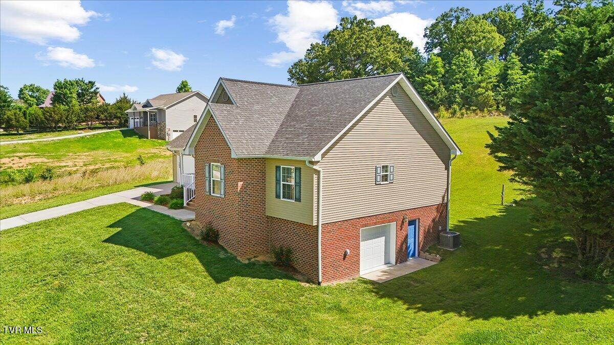 194 East Ridges Drive Chuckey, TN 37641 - Photo 3 of 42 Side View