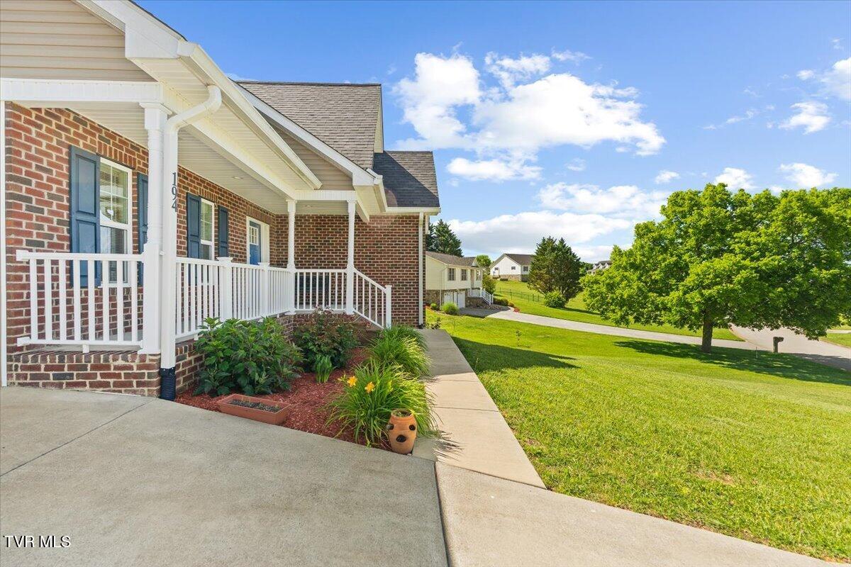 194 East Ridges Drive Chuckey, TN 37641 - Photo 5 of 42 Sidewalk to Front Porch