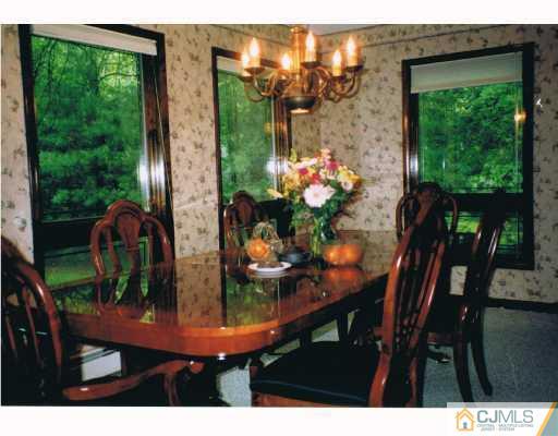 6 Tuscan Road Edison, NJ 08820 - Photo 3 of 9 Gallery Image 3