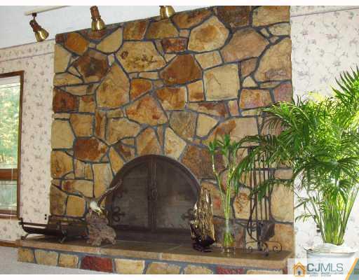 6 Tuscan Road Edison, NJ 08820 - Photo 4 of 9 Gallery Image 4