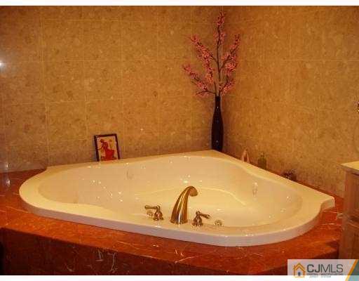 6 Tuscan Road Edison, NJ 08820 - Photo 7 of 9 Gallery Image 7