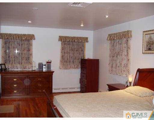 6 Tuscan Road Edison, NJ 08820 - Photo 8 of 9 Gallery Image 8