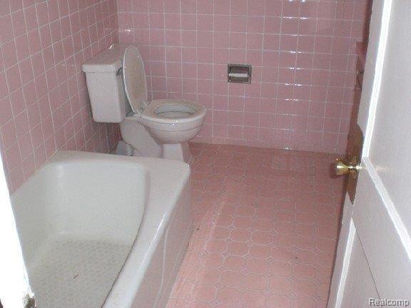 18220 Lahser Road Detroit, MI 48219 - Photo 7 of 7 bath-mfsopt