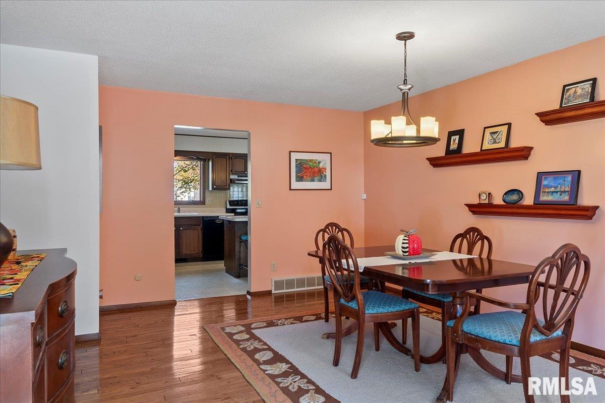 257 Stutely Lane Springfield, IL 62704 - Photo 3 of 47