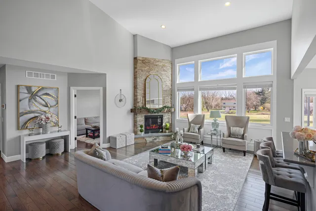 $779,900 | 10914 Doves Point, Brighton, MI 48114