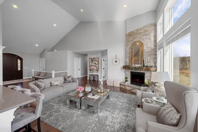 $779,900 | 10914 Doves Point, Brighton, MI 48114