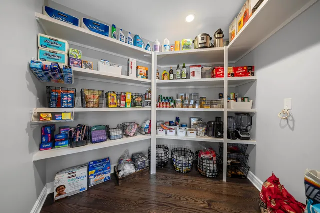 $779,900 | 10914 Doves Point, Brighton, MI 48114