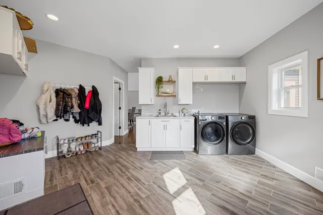 $779,900 | 10914 Doves Point, Brighton, MI 48114