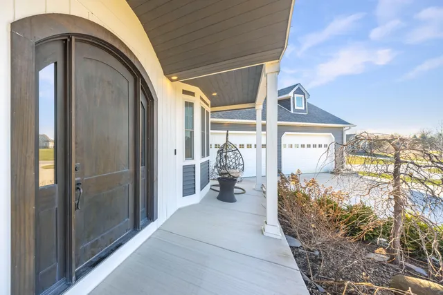 $779,900 | 10914 Doves Point, Brighton, MI 48114