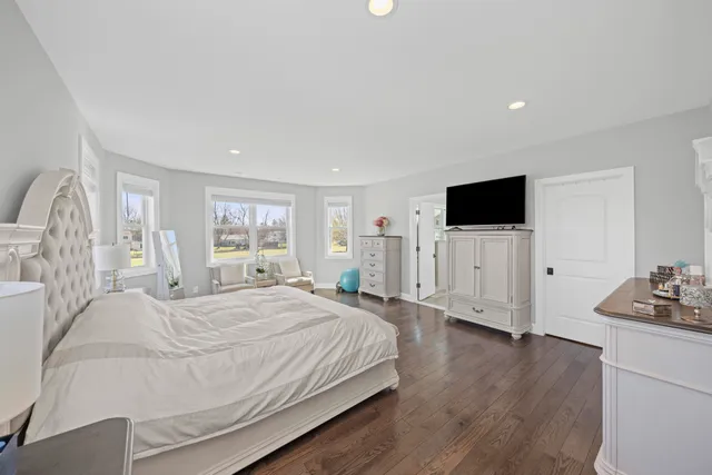 $779,900 | 10914 Doves Point, Brighton, MI 48114