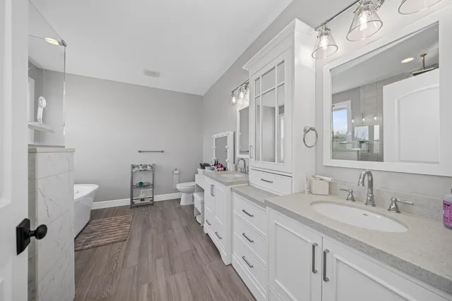 $779,900 | 10914 Doves Point, Brighton, MI 48114