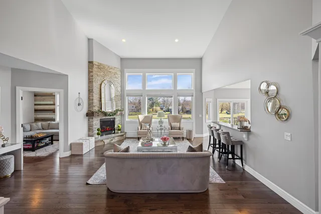 $779,900 | 10914 Doves Point, Brighton, MI 48114