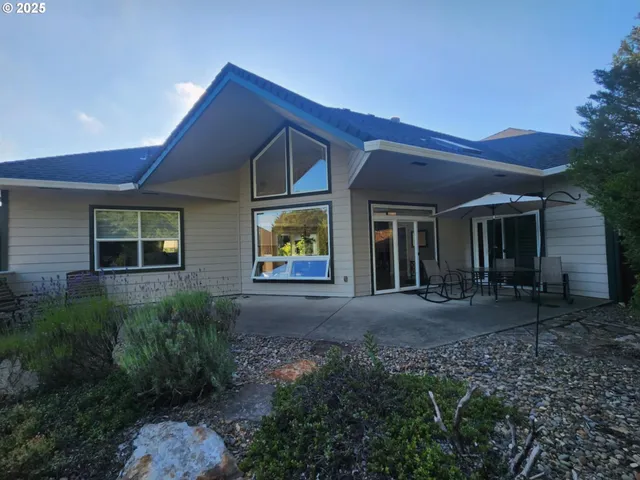 $824,000 | 2148 Willow Loop, Florence, OR 97439