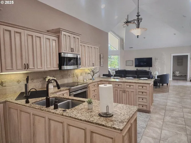 $824,000 | 2148 Willow Loop, Florence, OR 97439