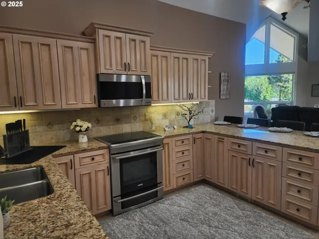 $824,000 | 2148 Willow Loop, Florence, OR 97439