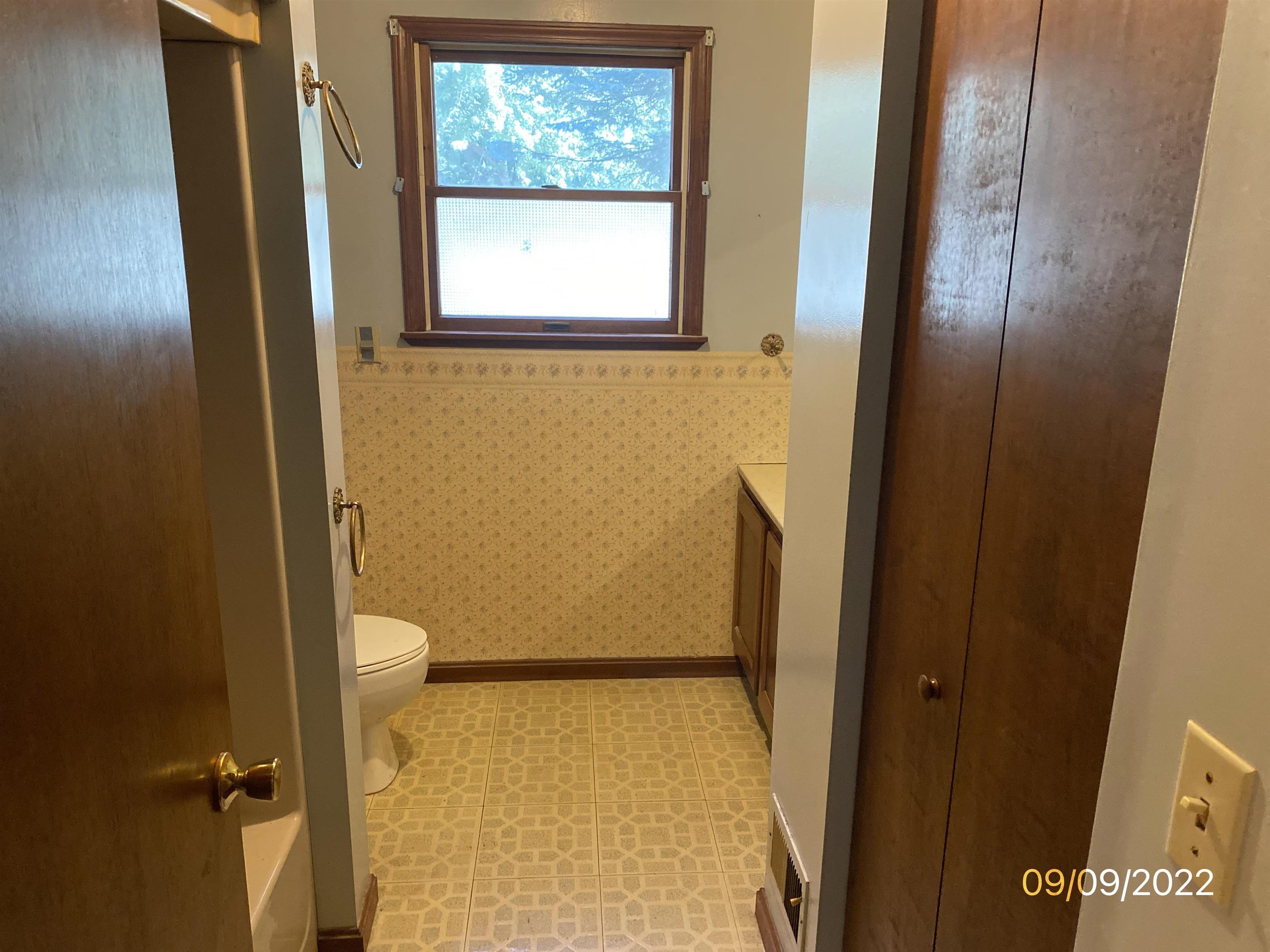 1572 Eberly Road Flint, MI 48532 - Photo 20 of 31 50092232-19.JPG