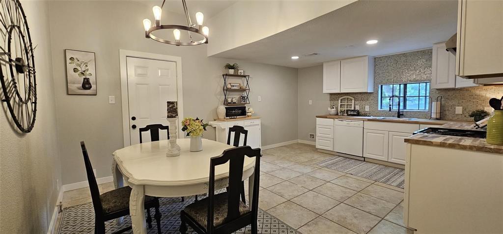 327 East Hull Street Denison, TX 75021 - Photo 7 of 35