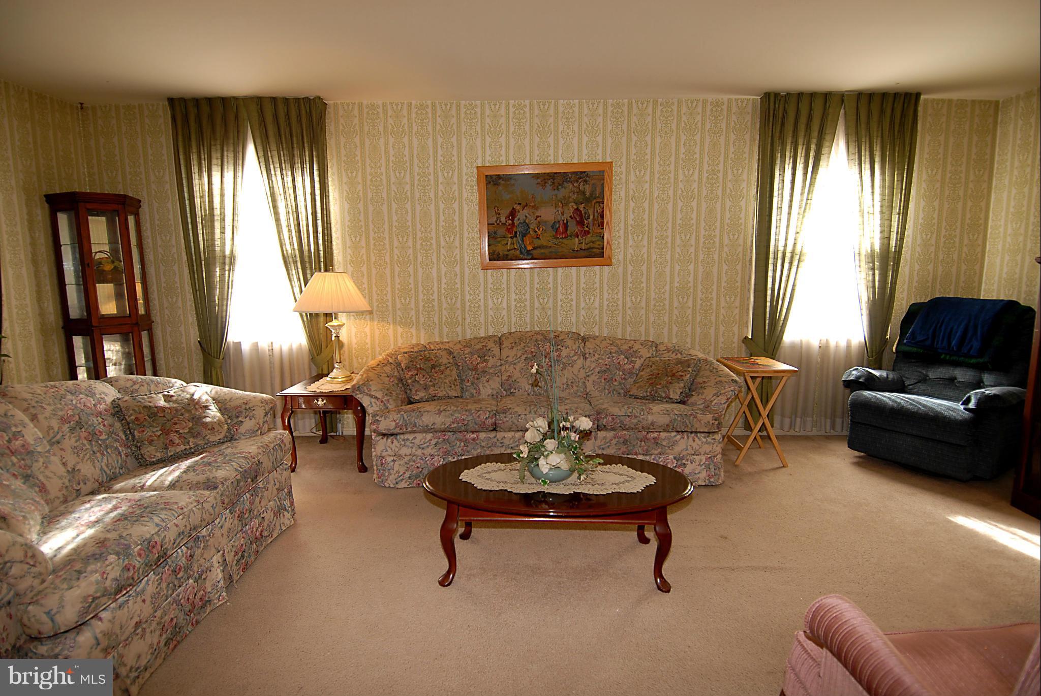 9108 Conservation Way Springfield, VA 22153 - Photo 2 of 13 Living Room