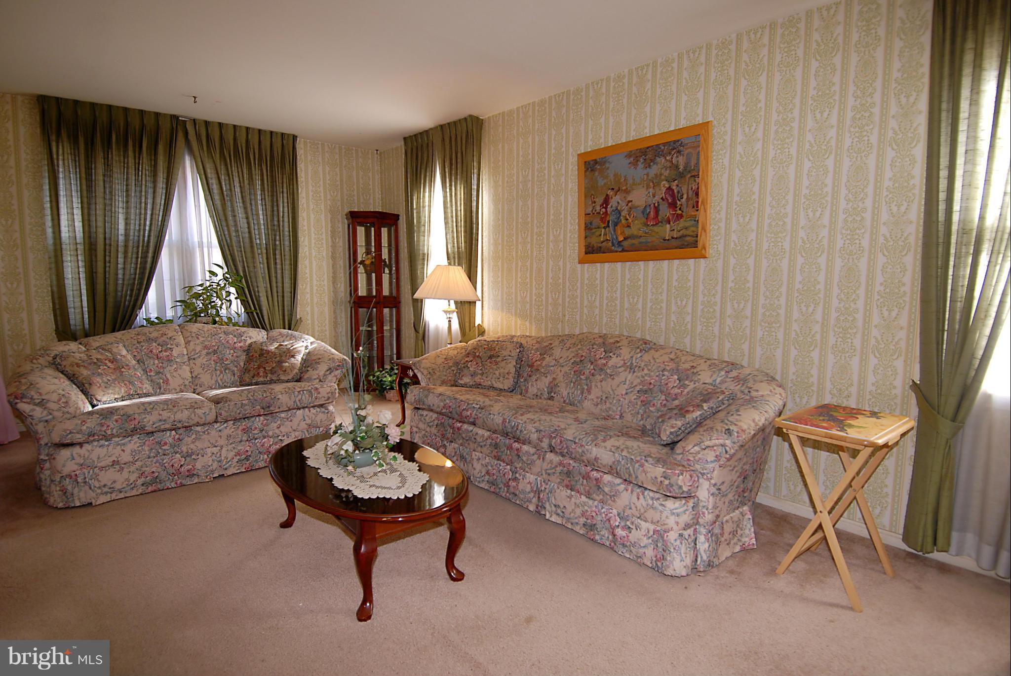 9108 Conservation Way Springfield, VA 22153 - Photo 3 of 13 Living Room