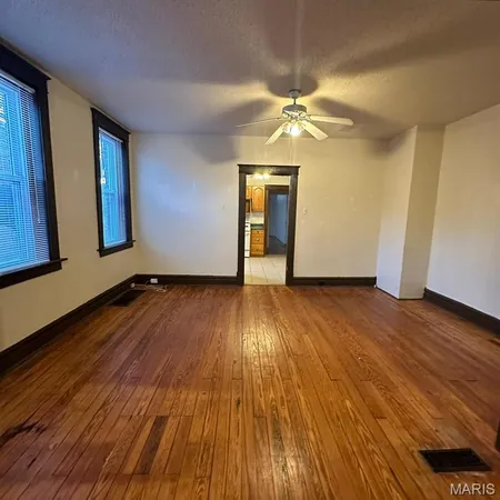 $900 | 4666 Rosa Avenue, Unit A, St. Louis, MO 63116