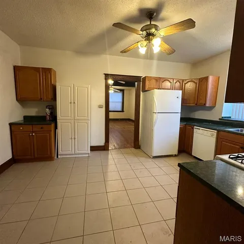 $900 | 4666 Rosa Avenue, Unit A, St. Louis, MO 63116