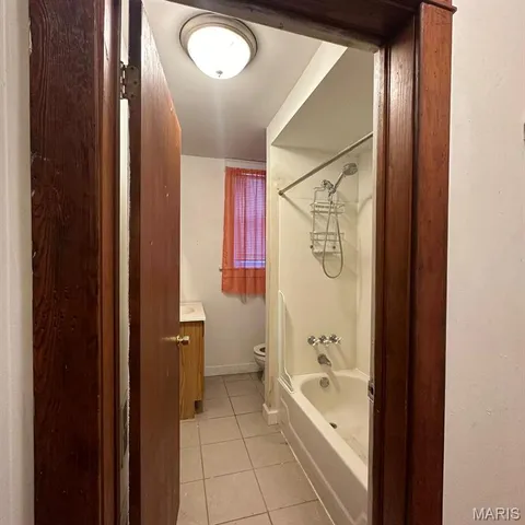 $900 | 4666 Rosa Avenue, Unit A, St. Louis, MO 63116