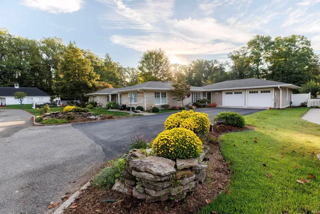 $359,000 | 2545 Grandview Drive, Vincennes, IN 47591