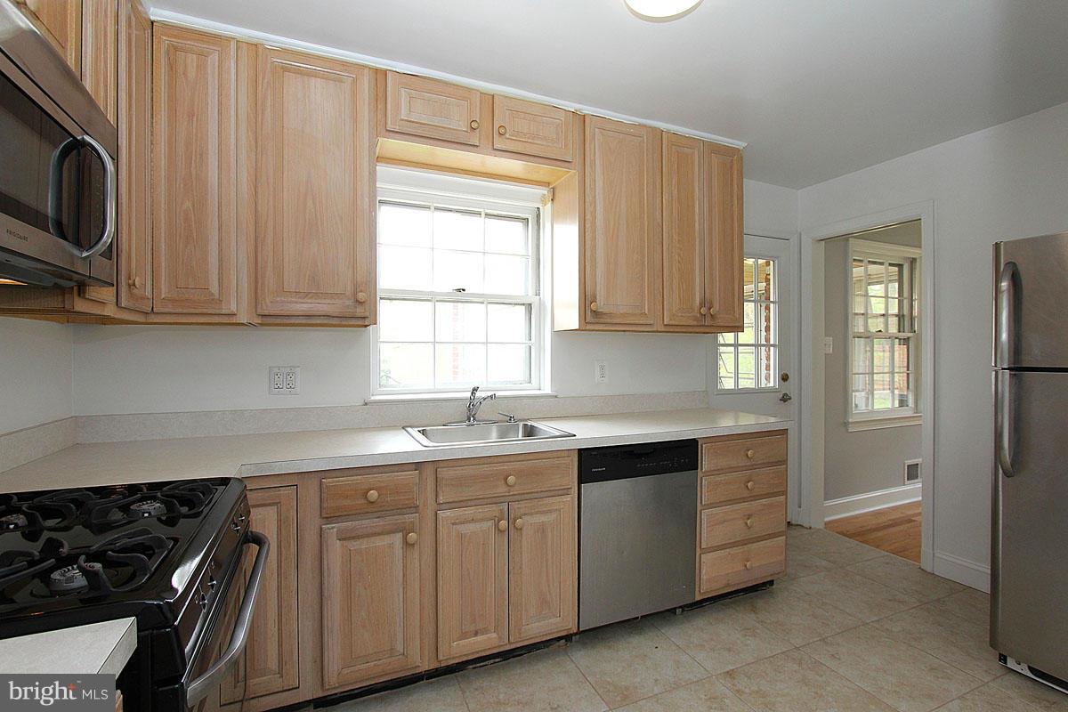 2000 Franwall Avenue Silver Spring, MD 20902 - Photo 13 of 30 Kitchen