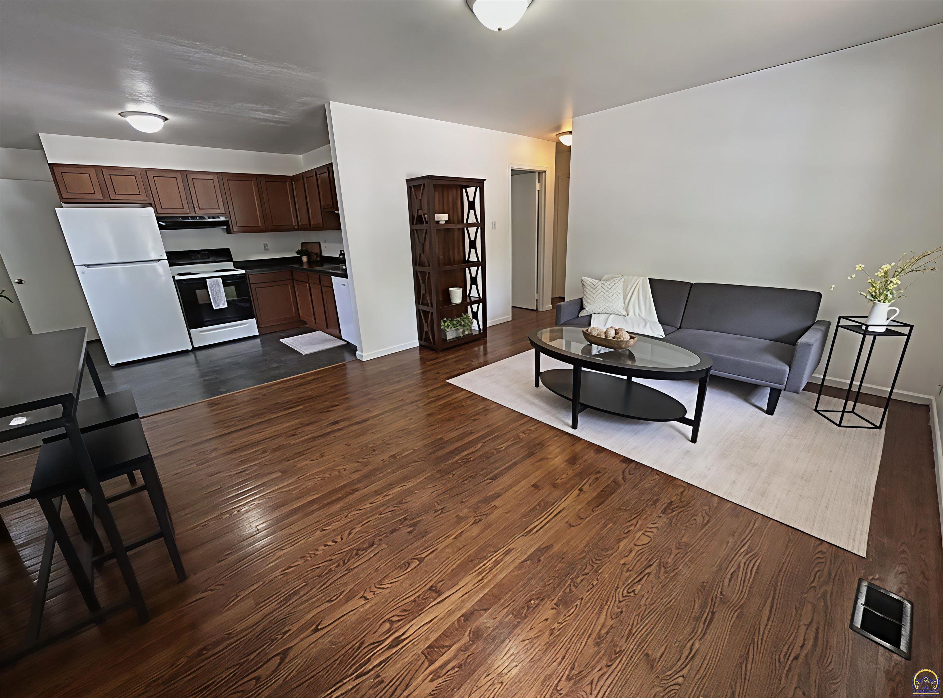 873 Southeast Brookside Drive Topeka, KS 66607 - Photo 3 of 19