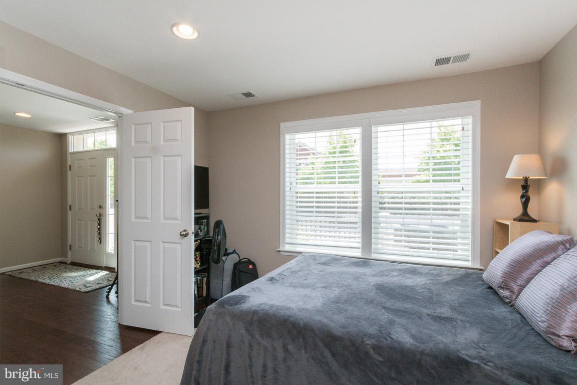 16040 Madison Ridge Place Gainesville, VA 20155 - Photo 6 of 33 Gallery Image 6