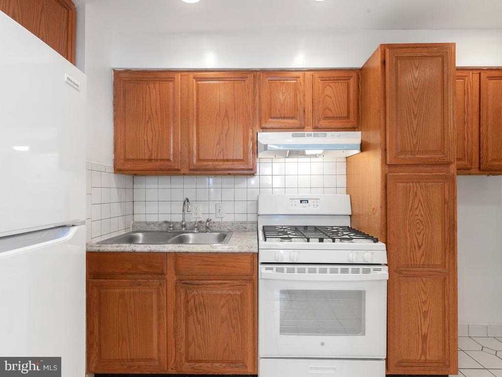 7228 East Forest Road Landover, MD 20785 - Photo 11 of 28 Kitchen