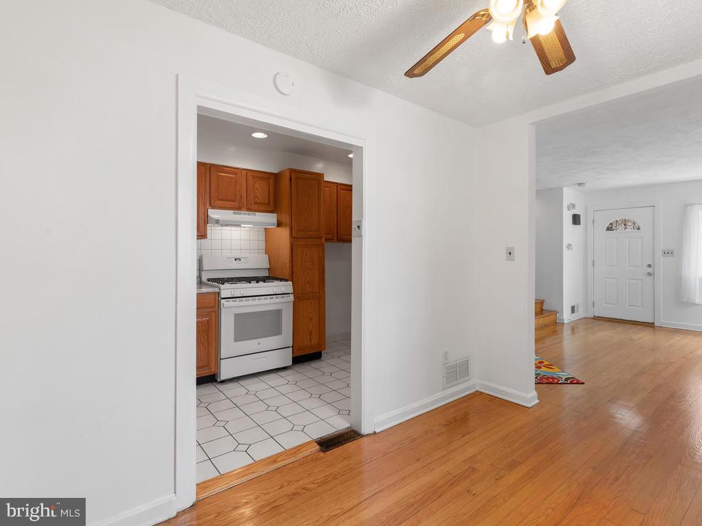 7228 East Forest Road Landover, MD 20785 - Photo 10 of 28 Dining Room