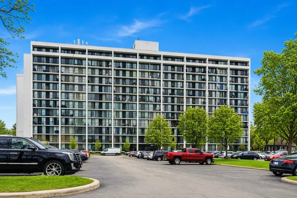 $259,900 | 2005 South Finley Road, Unit 1102, Lombard, IL 60148
