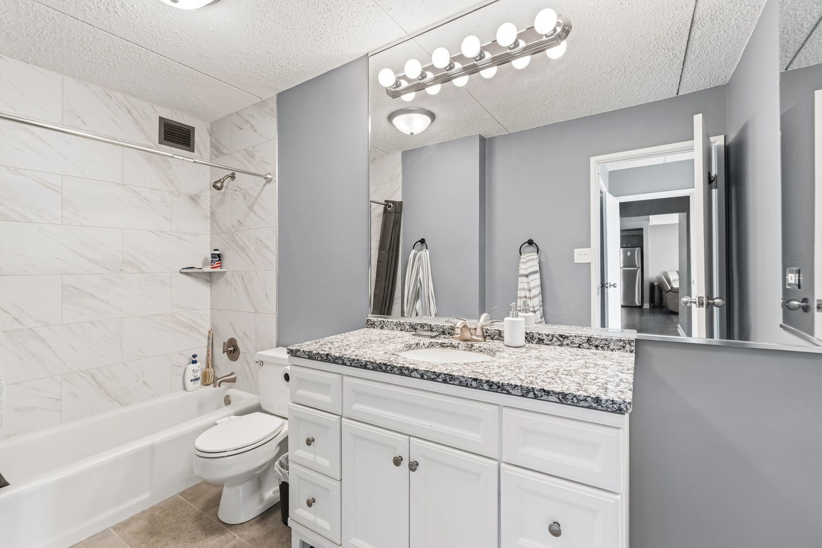 2005 South Finley Road, Unit 1102 Lombard, IL 60148 - Photo 15 of 38