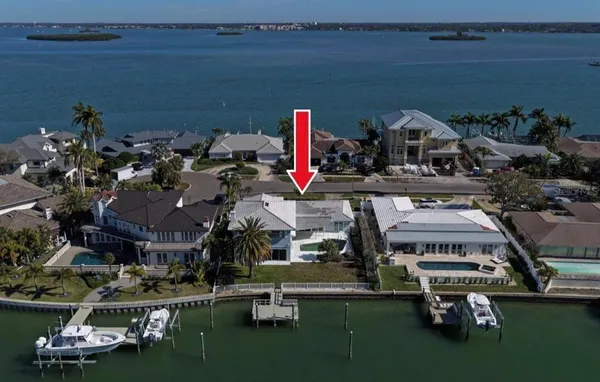 $1,300,000 | 878 Harbor Island, Clearwater Beach, FL 33767