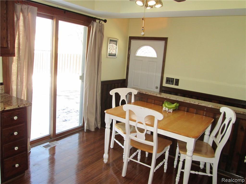 39368 Palmer Road Westland, MI 48186 - Photo 9 of 37 Kitchen dining area.jpg